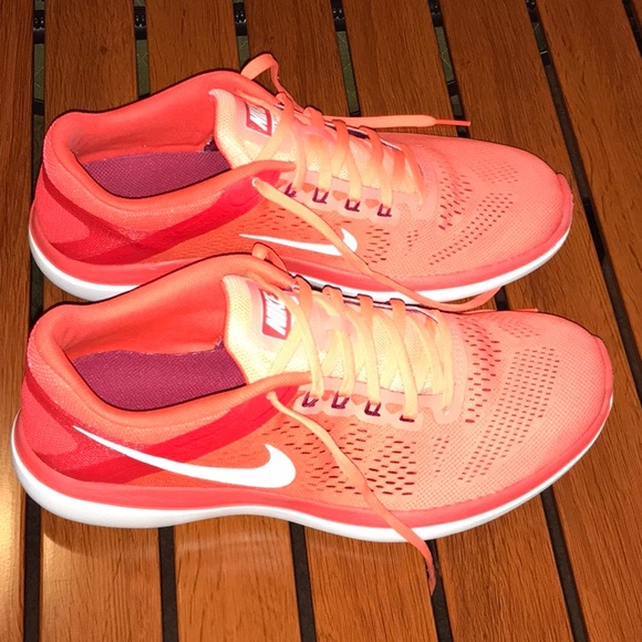 Nike Shoes - NIKE Women's Flex 2016 Rn Running size 9 used.